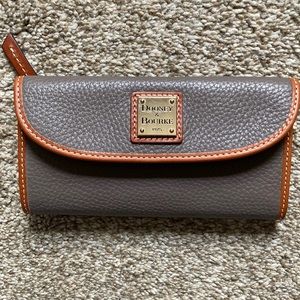 NWOT! Dooney & Bourke wallet